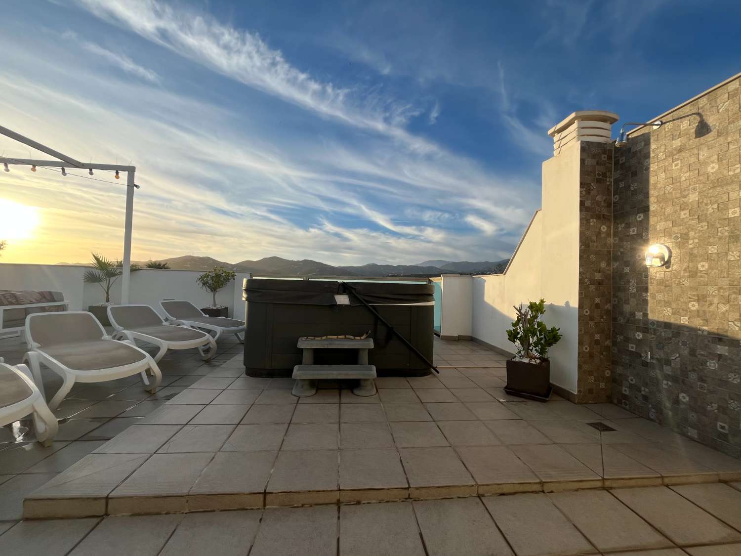 Penthouse im Zentrum von Nerja mit schönem Meerblick und Whirlpool