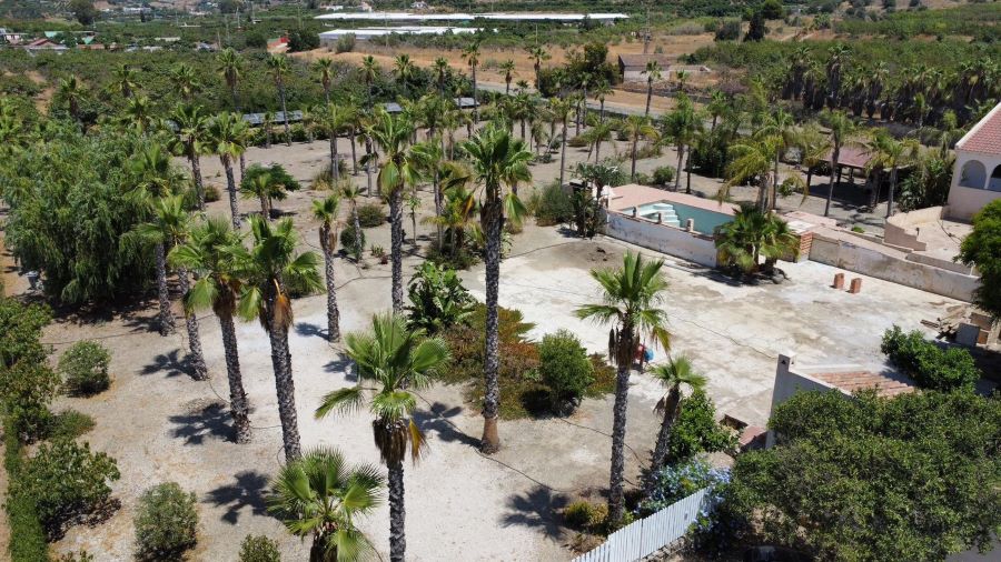 Project met groot potentieel op slechts een paar minuten van het strand van Caleta de Velez