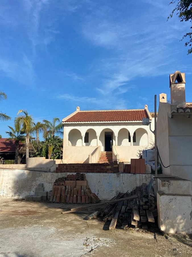 Project met groot potentieel op slechts een paar minuten van het strand van Caleta de Velez